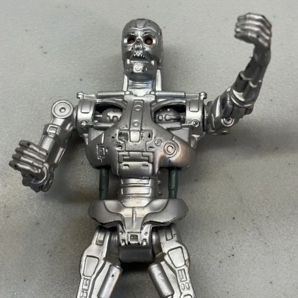 Vintage 1991 Kenner Carolco Terminator T-800 Endoskeleton Action Figure Silver